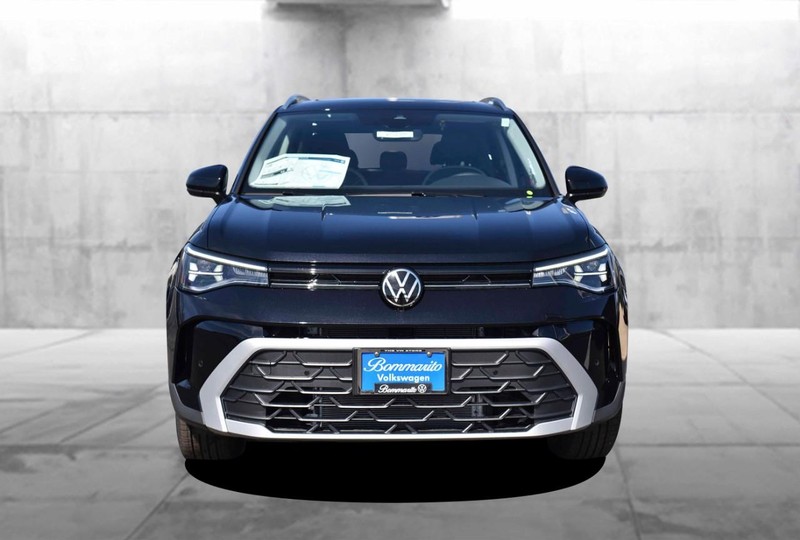 Volkswagen Taos Vehicle Image 04