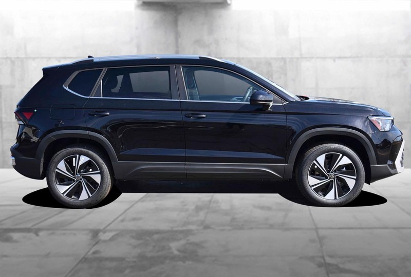 Volkswagen Taos Vehicle Image 05