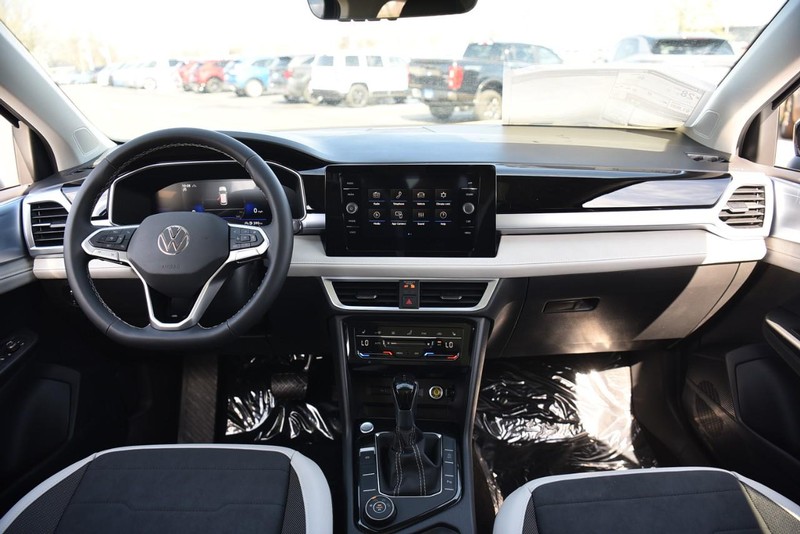 Volkswagen Taos Vehicle Image 07