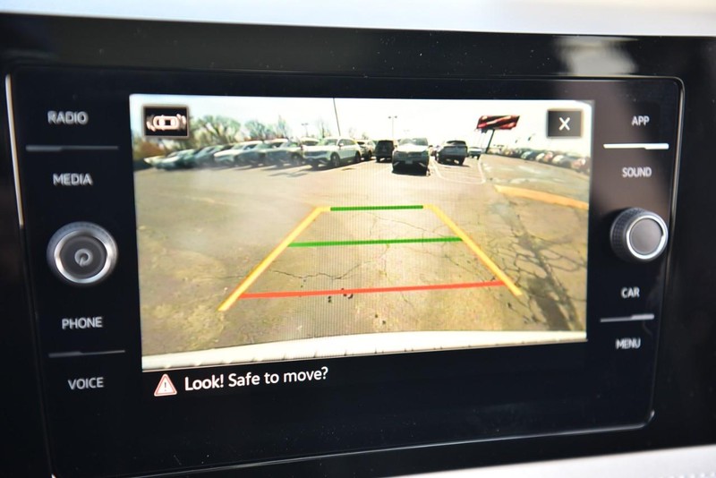 Volkswagen Taos Vehicle Image 12