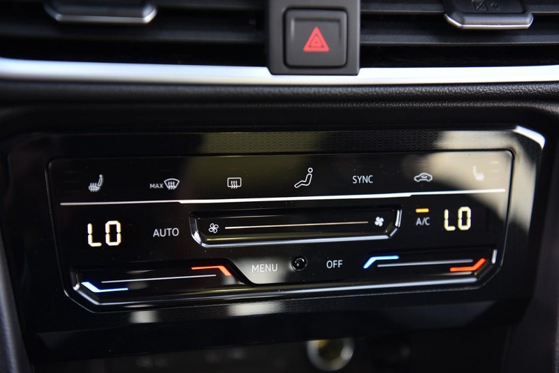 Volkswagen Taos Vehicle Image 13