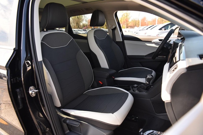 Volkswagen Taos Vehicle Image 21
