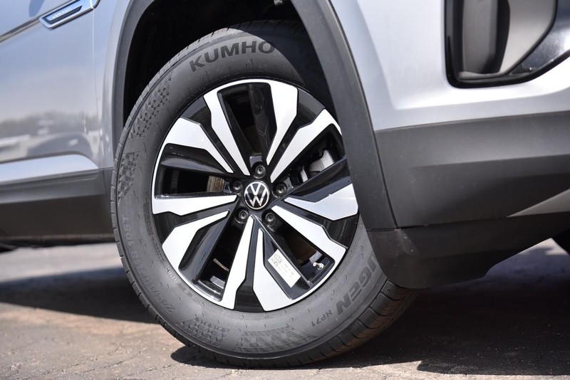 Volkswagen Atlas Cross Sport Vehicle Image 03