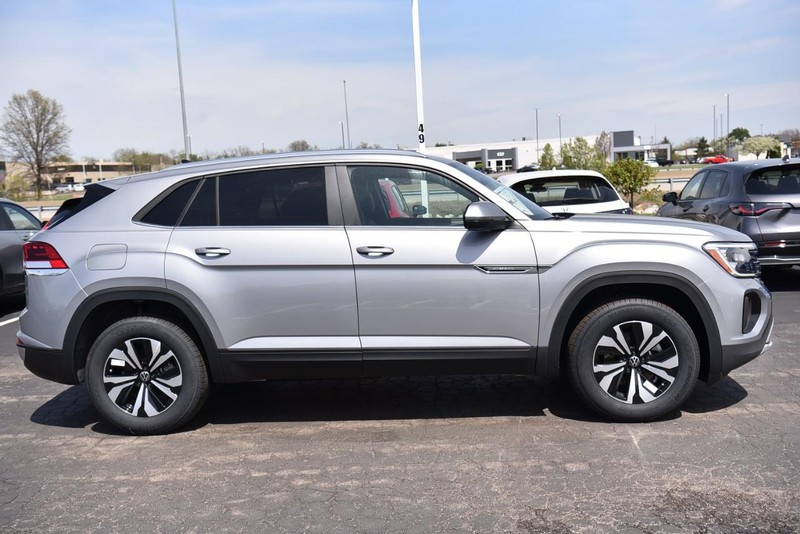 Volkswagen Atlas Cross Sport Vehicle Image 05