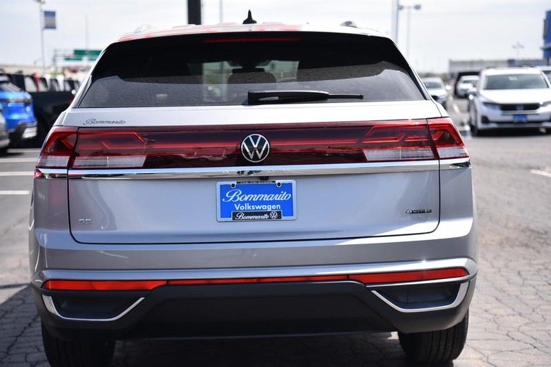 Volkswagen Atlas Cross Sport Vehicle Image 06