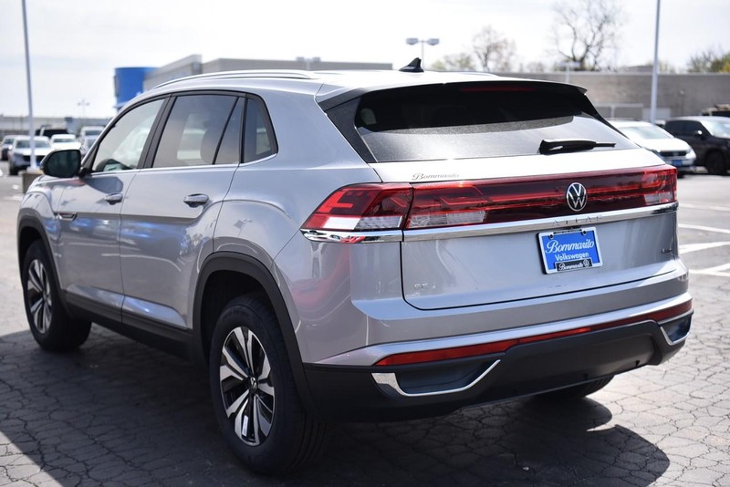 Volkswagen Atlas Cross Sport Vehicle Image 07