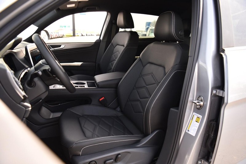 Volkswagen Atlas Cross Sport Vehicle Image 19