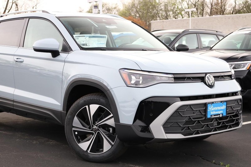 Volkswagen Taos Vehicle Image 03