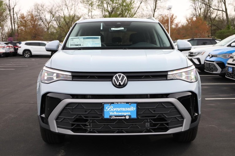 Volkswagen Taos Vehicle Image 05