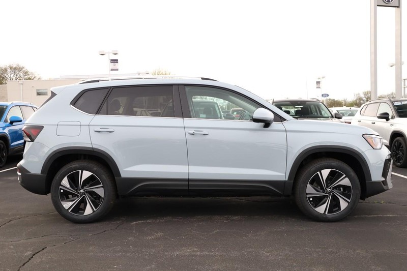 Volkswagen Taos Vehicle Image 06