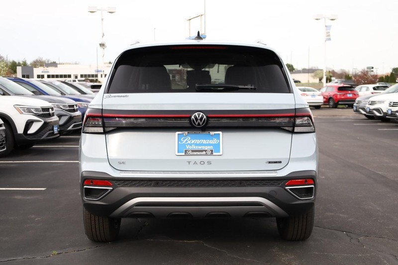 Volkswagen Taos Vehicle Image 07