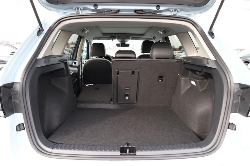 Volkswagen Taos Vehicle Image 09