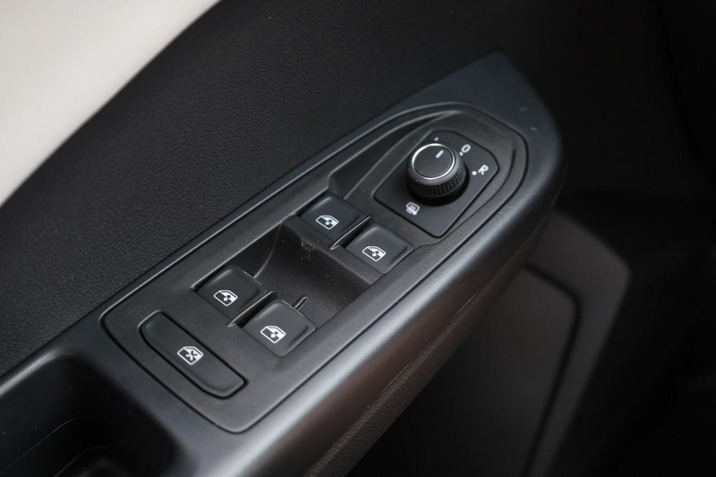 Volkswagen Taos Vehicle Image 22