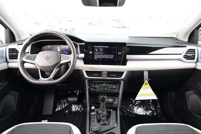 Volkswagen Taos Vehicle Image 27