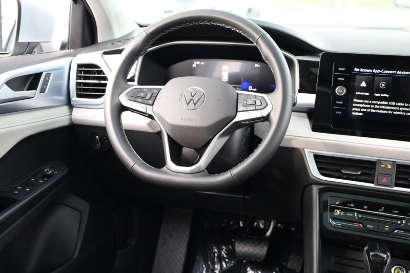 Volkswagen Taos Vehicle Image 28