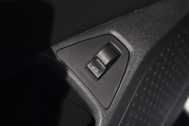 Volkswagen Jetta GLI Vehicle Image 09