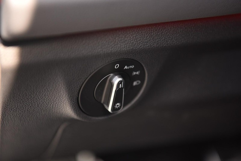 Volkswagen Jetta GLI Vehicle Image 11