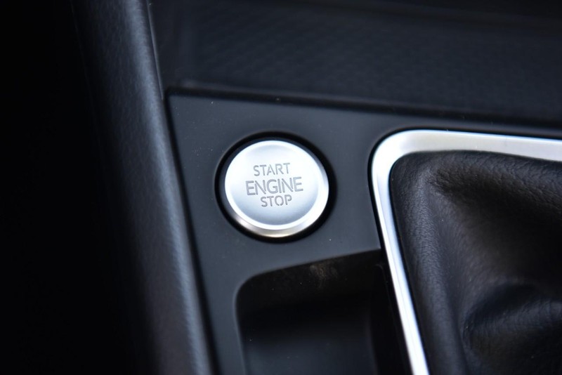 Volkswagen Jetta GLI Vehicle Image 16