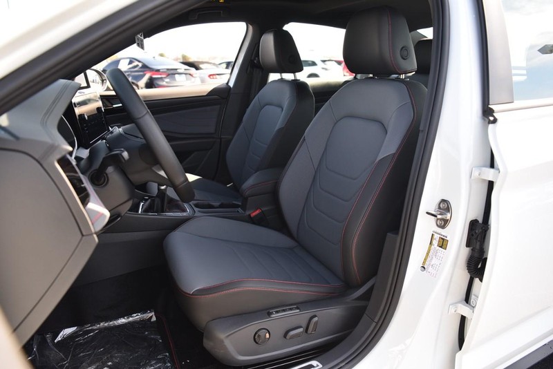 Volkswagen Jetta GLI Vehicle Image 21