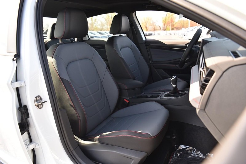 Volkswagen Jetta GLI Vehicle Image 22