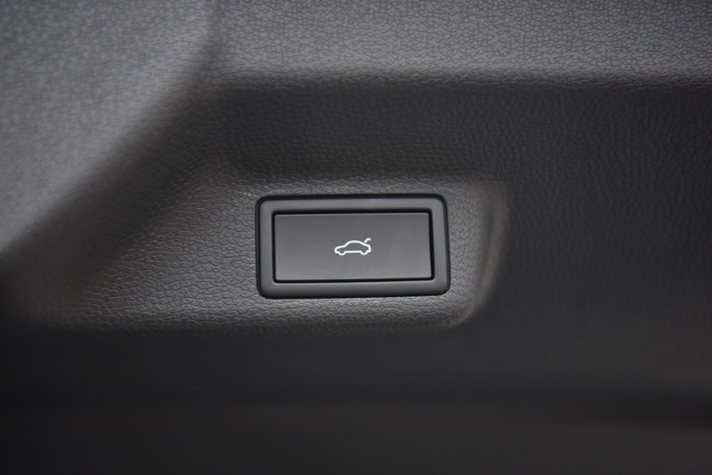 Volkswagen ID. Buzz Vehicle Image 28