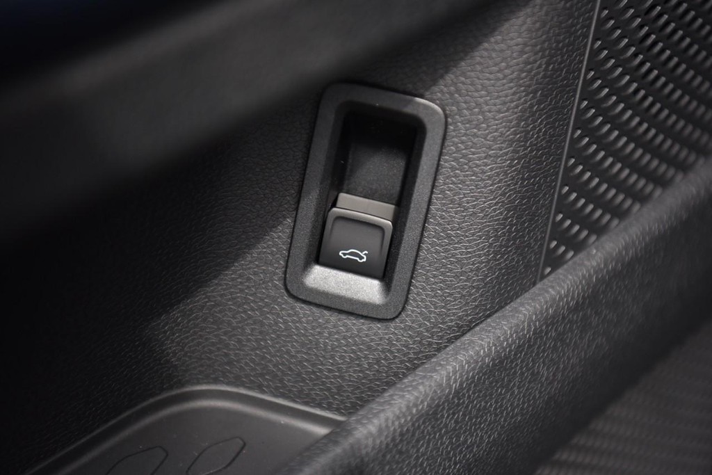 Volkswagen ID. Buzz Vehicle Full-screen Gallery Image 10