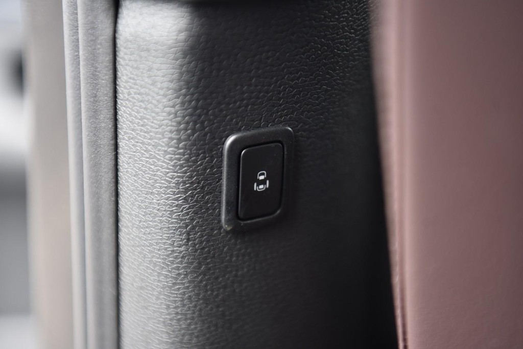 Volkswagen ID. Buzz Vehicle Full-screen Gallery Image 25