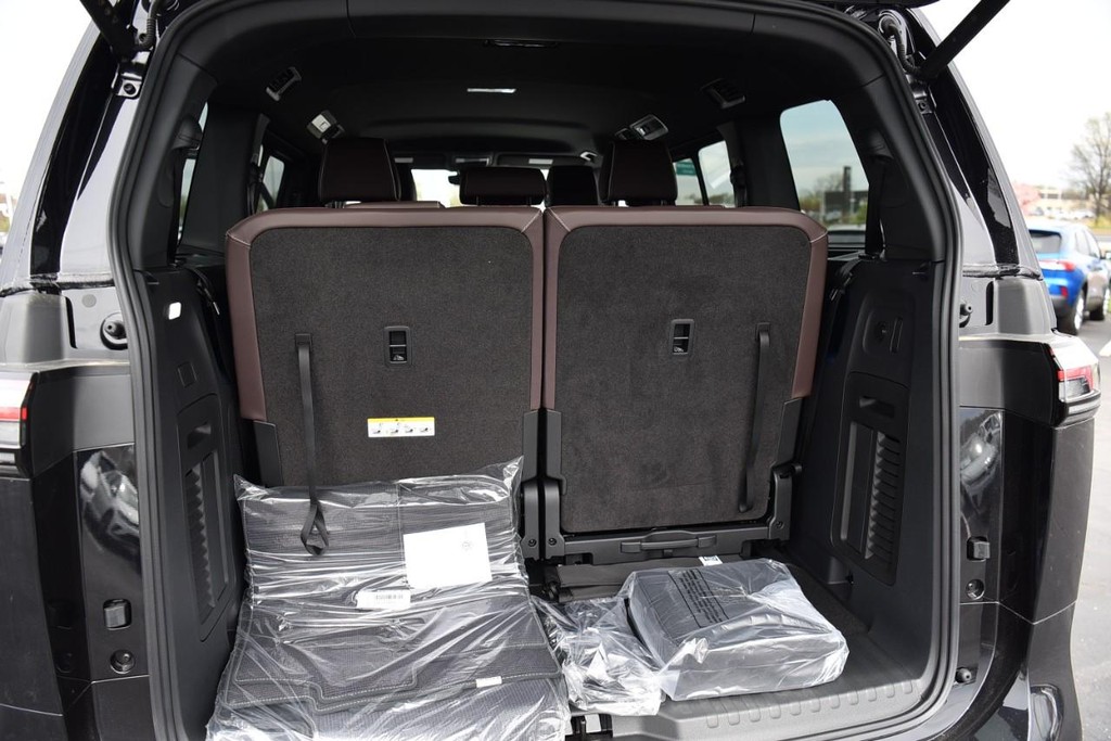 Volkswagen ID. Buzz Vehicle Full-screen Gallery Image 27