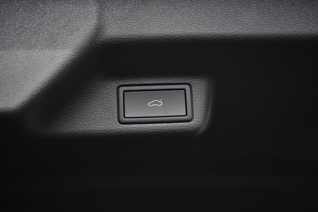 Volkswagen ID. Buzz Vehicle Image 28