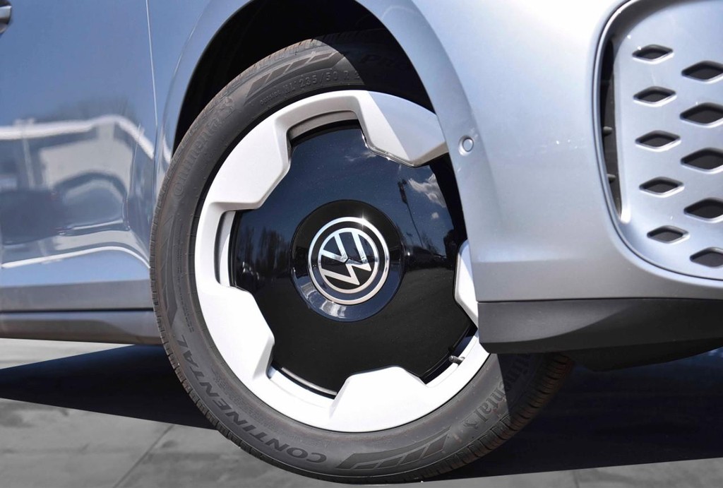 Volkswagen ID. Buzz Vehicle Full-screen Gallery Image 3