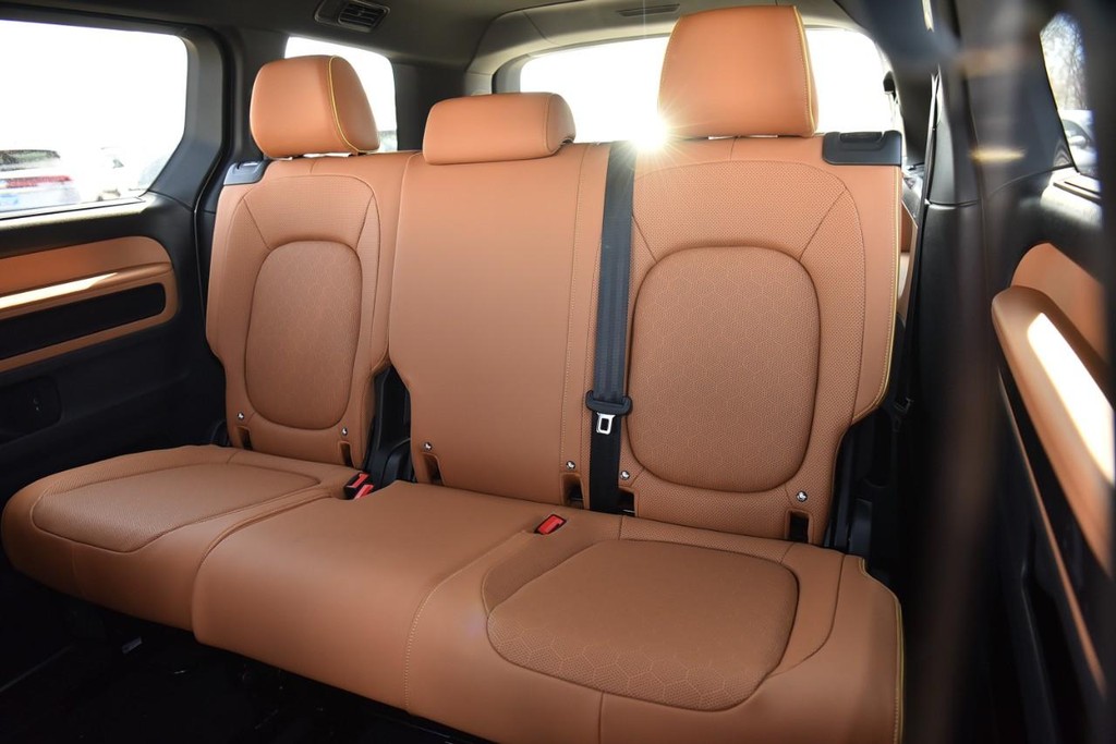 Volkswagen ID. Buzz Vehicle Full-screen Gallery Image 19