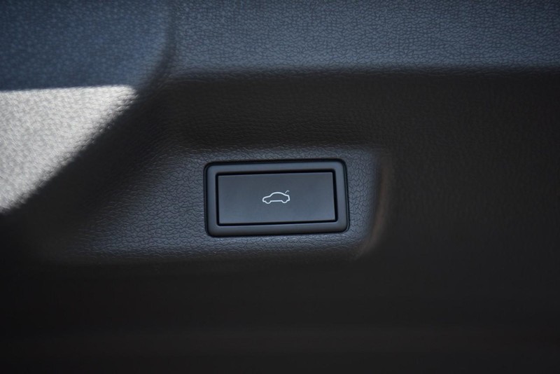 Volkswagen ID. Buzz Vehicle Image 22