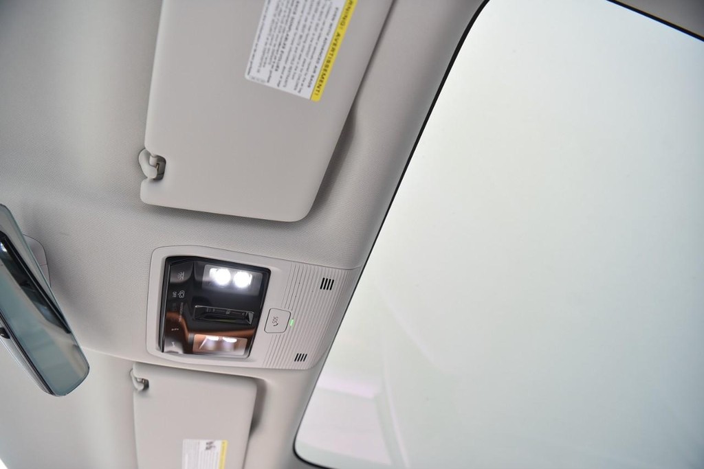 Volkswagen ID. Buzz Vehicle Full-screen Gallery Image 21