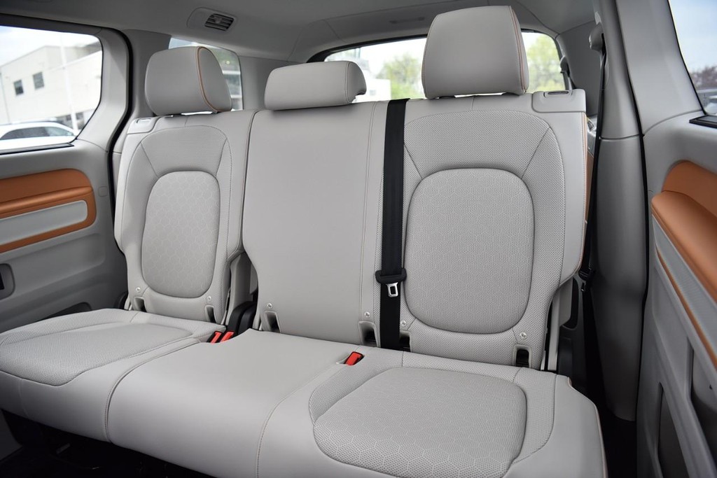 Volkswagen ID. Buzz Vehicle Full-screen Gallery Image 22