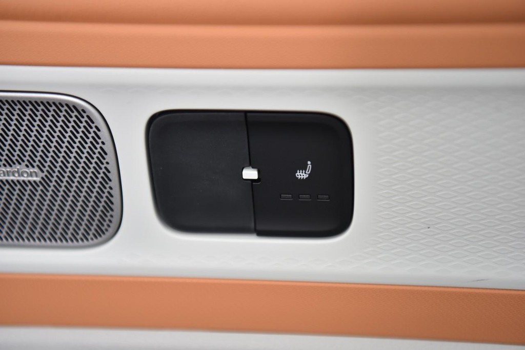 Volkswagen ID. Buzz Vehicle Full-screen Gallery Image 24