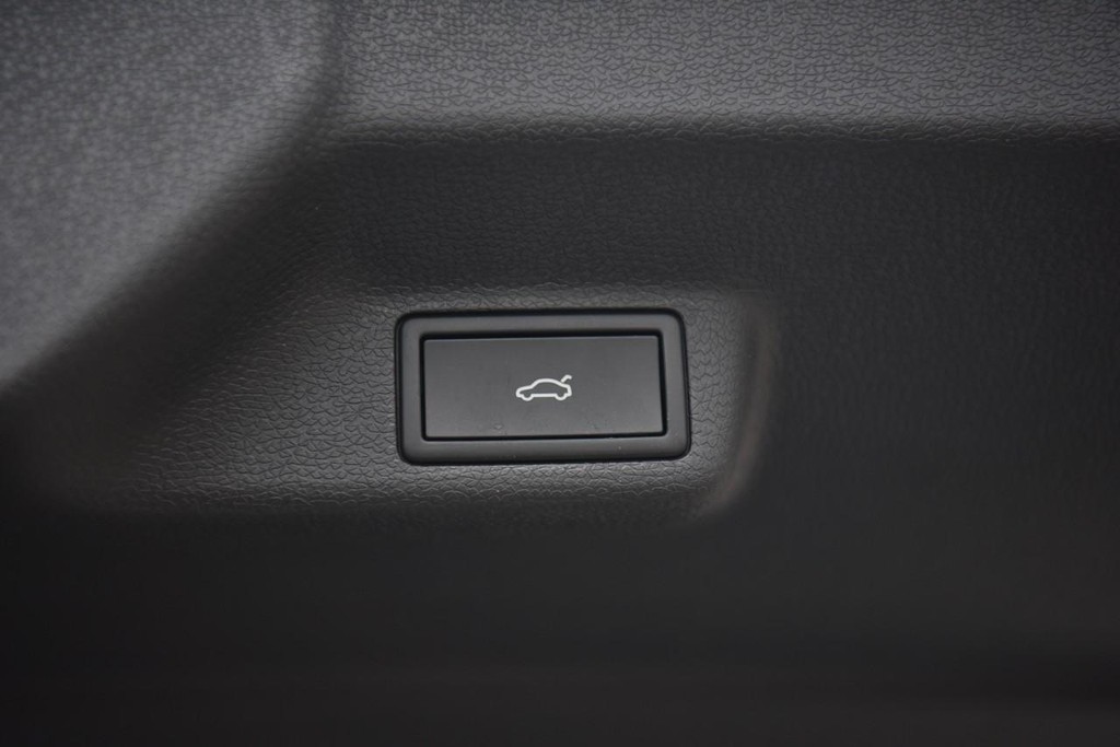 Volkswagen ID. Buzz Vehicle Full-screen Gallery Image 28