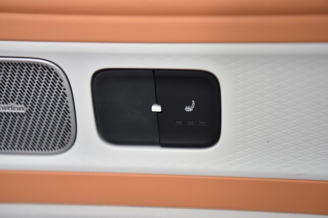 Volkswagen ID. Buzz Vehicle Image 24