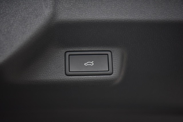 Volkswagen ID. Buzz Vehicle Image 28