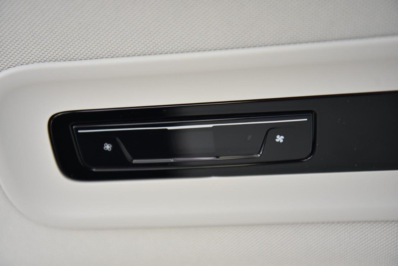 Volkswagen ID. Buzz Vehicle Image 25