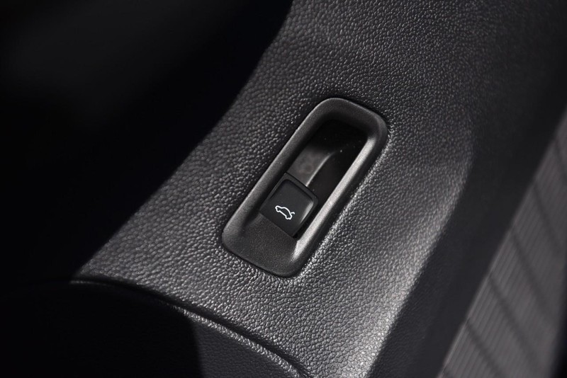 Volkswagen Atlas Cross Sport Vehicle Image 09