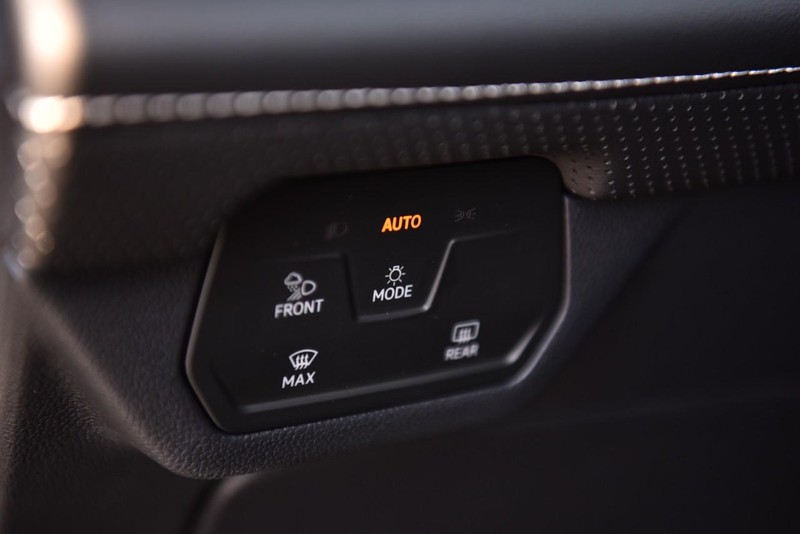Volkswagen Atlas Cross Sport Vehicle Image 11