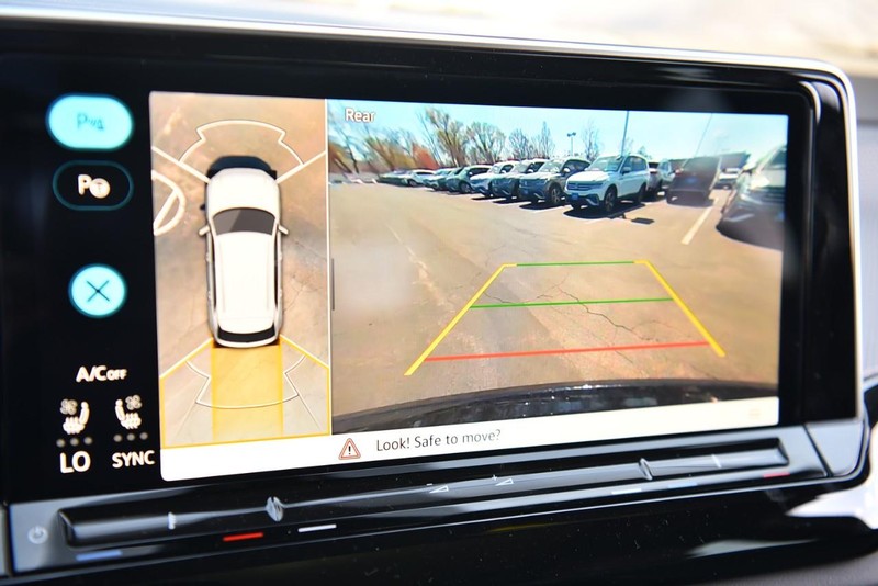 Volkswagen Atlas Cross Sport Vehicle Image 13
