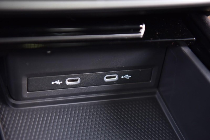 Volkswagen Atlas Cross Sport Vehicle Image 15