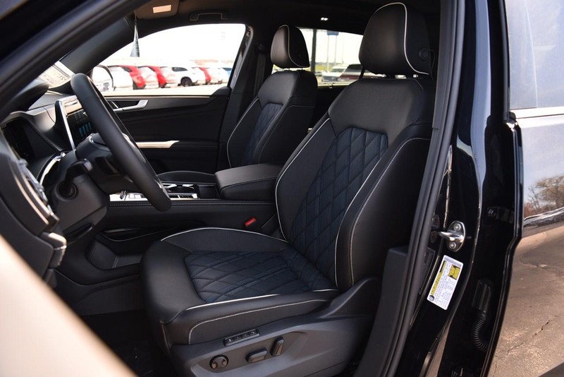 Volkswagen Atlas Cross Sport Vehicle Image 19