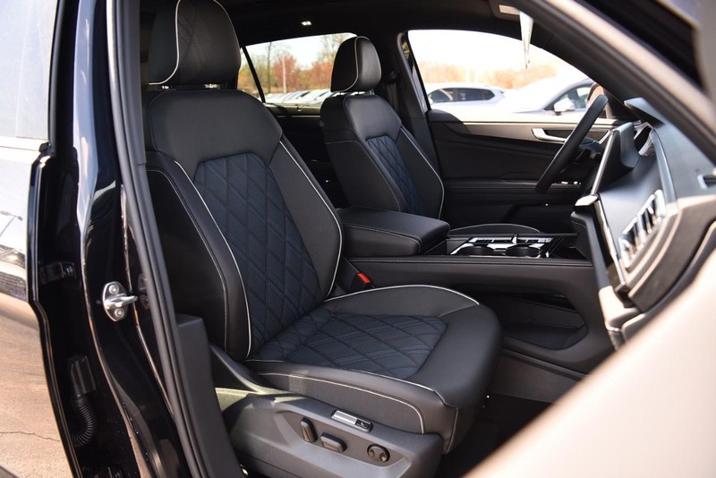 Volkswagen Atlas Cross Sport Vehicle Image 20