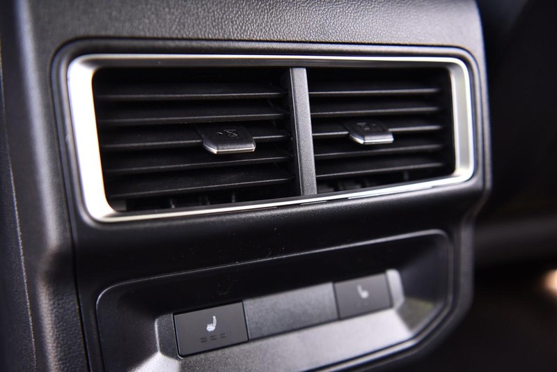Volkswagen Atlas Cross Sport Vehicle Image 23