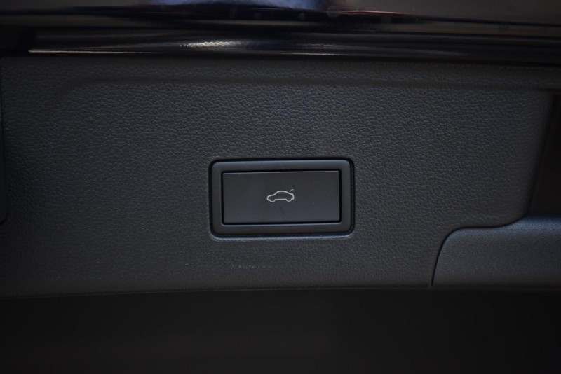 Volkswagen Atlas Cross Sport Vehicle Image 26