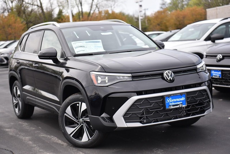 Volkswagen Taos Vehicle Image 02