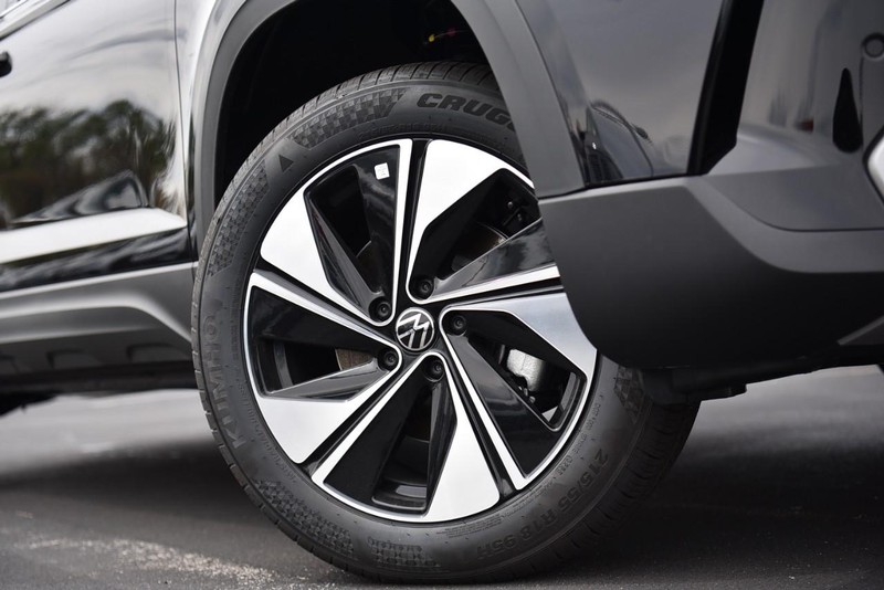 Volkswagen Taos Vehicle Image 03