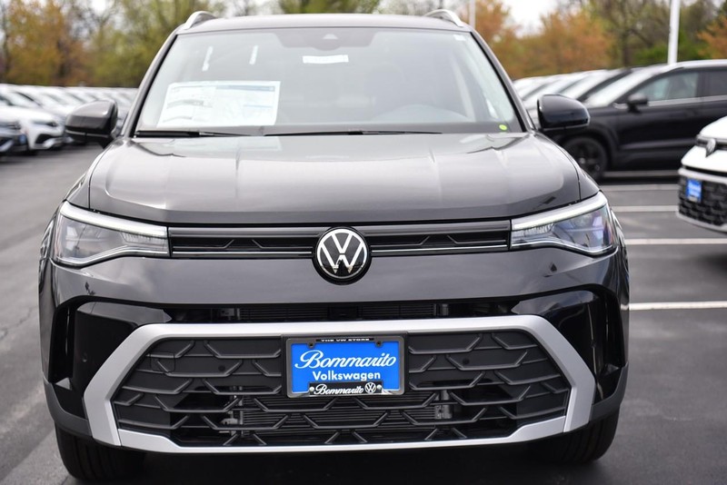 Volkswagen Taos Vehicle Image 04